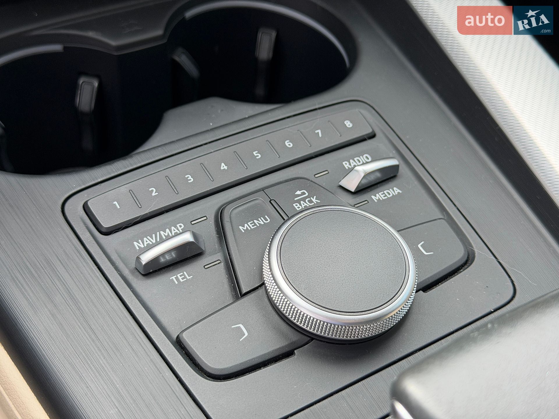 Audi A4 2016 VIN WAUGNAF4XHN010918 фото оголошення 36 з 47