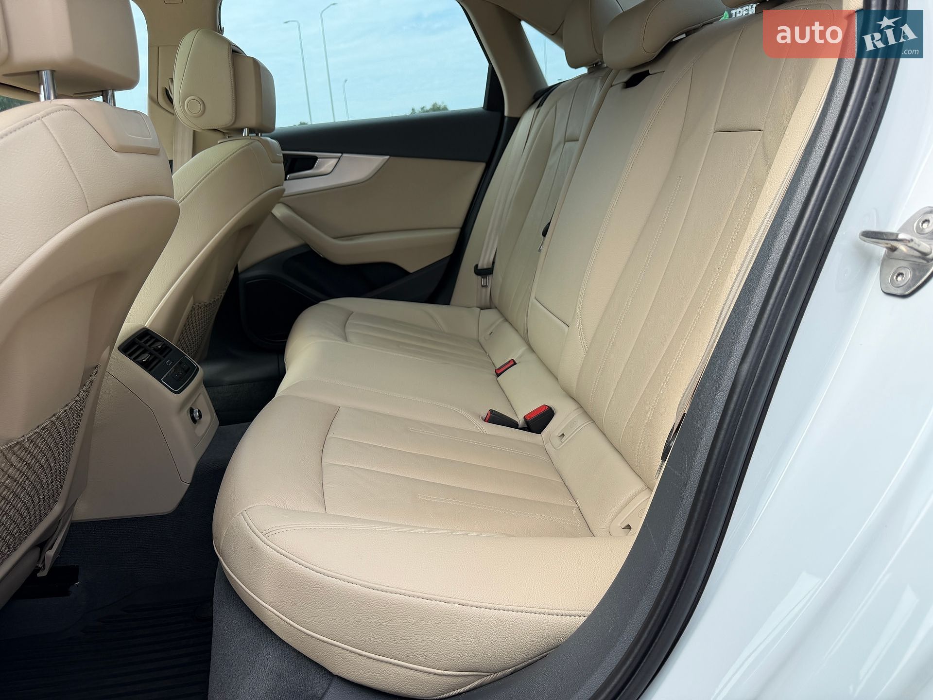 Audi A4 2016 VIN WAUGNAF4XHN010918 фото оголошення 42 з 47