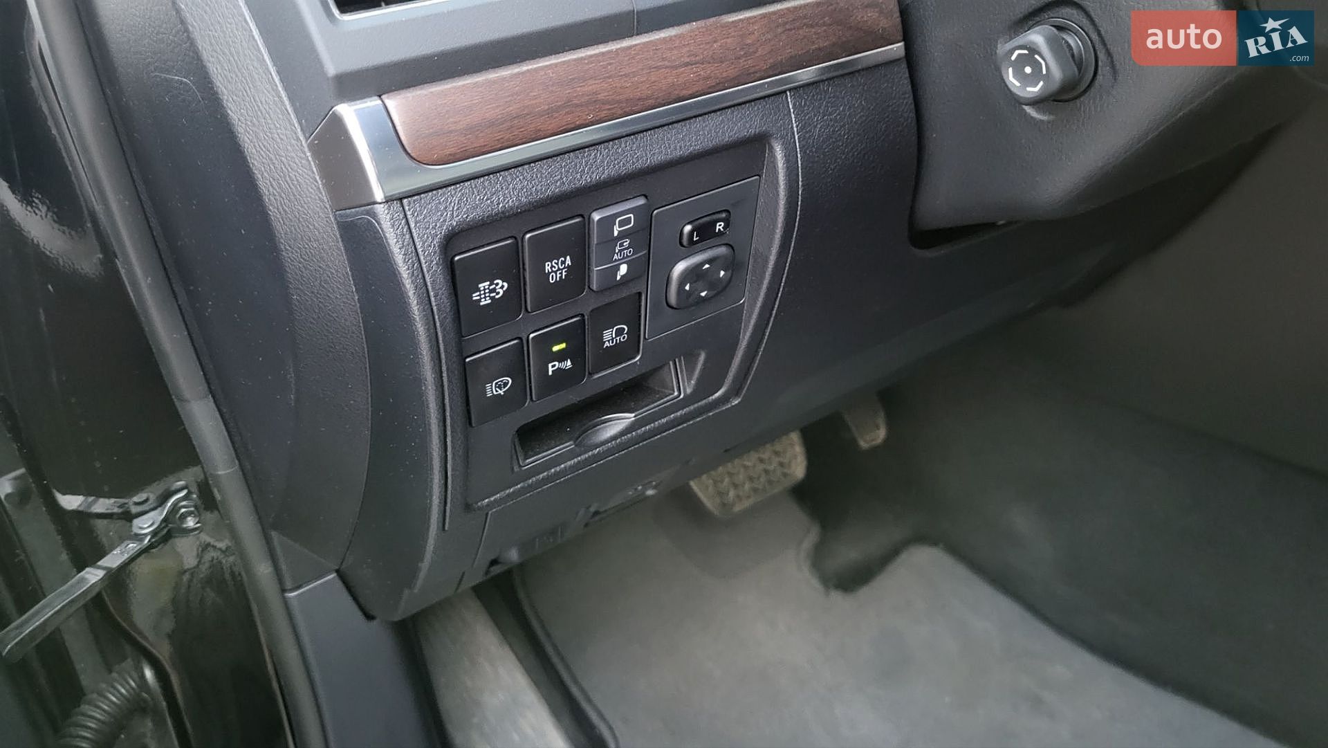 Toyota Land Cruiser 2019 VIN JTMCV02JX04273931 фото оголошення 7 з 18