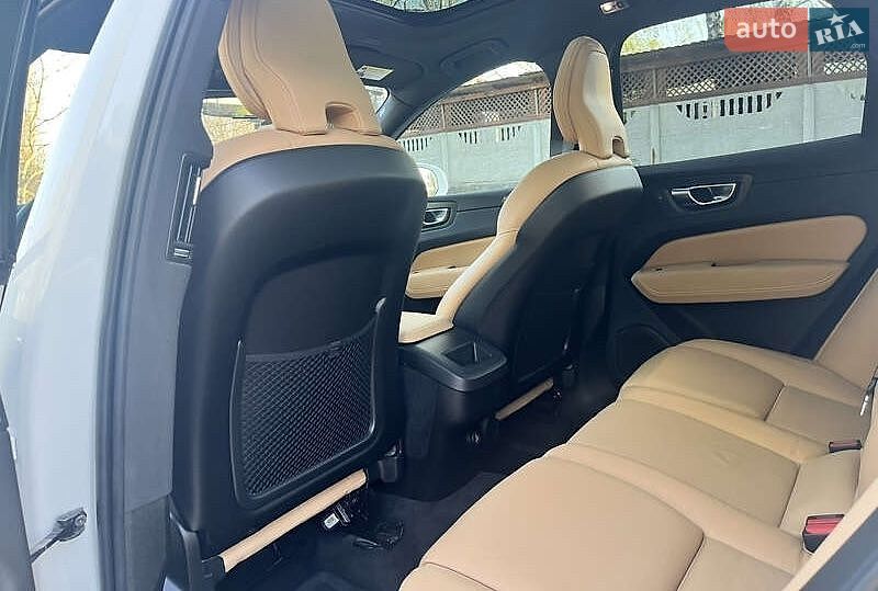 Volvo Xc60 2019 VIN YV4A22RK7K1392936 фото оголошення 16 з 29
