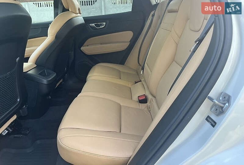 Volvo Xc60 2019 VIN YV4A22RK7K1392936 фото оголошення 17 з 29