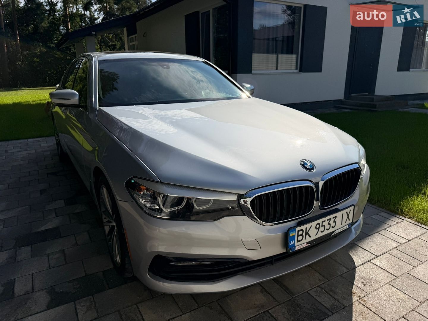 BMW 5 Series 2017 VIN WBAJA5C30HG898006 фото оголошення 2 з 33