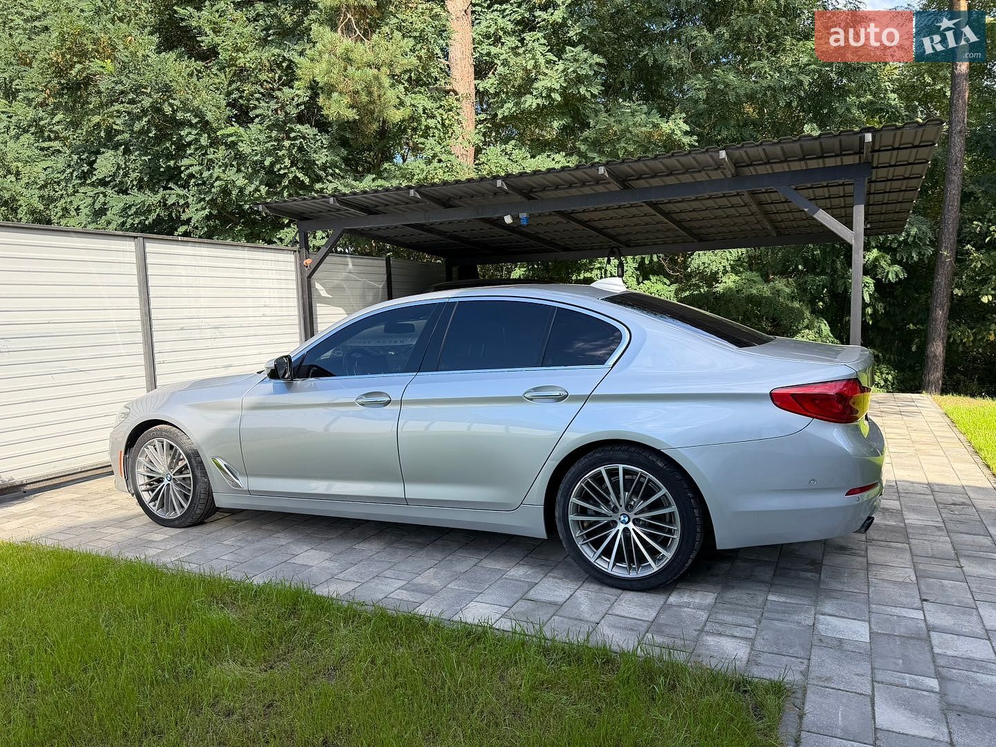 BMW 5 Series 2017 VIN WBAJA5C30HG898006 фото оголошення 4 з 33