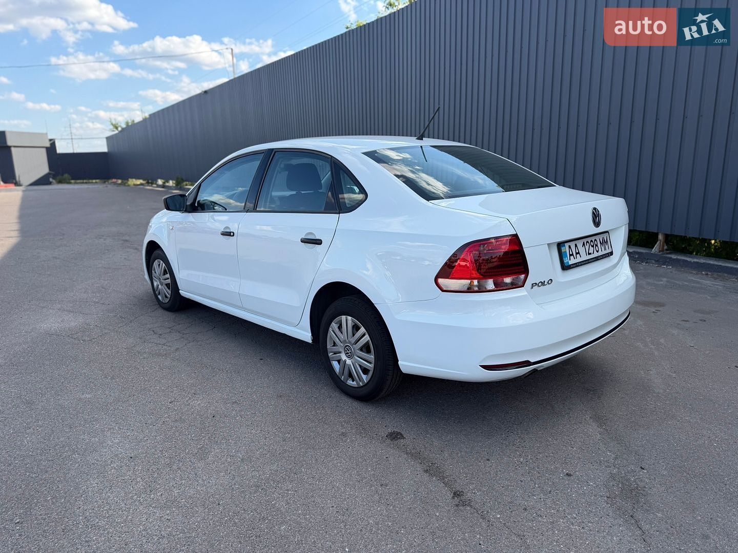 Volkswagen Polo 2019 VIN XW8ZZZ61ZLG012331 фото оголошення 5 з 17