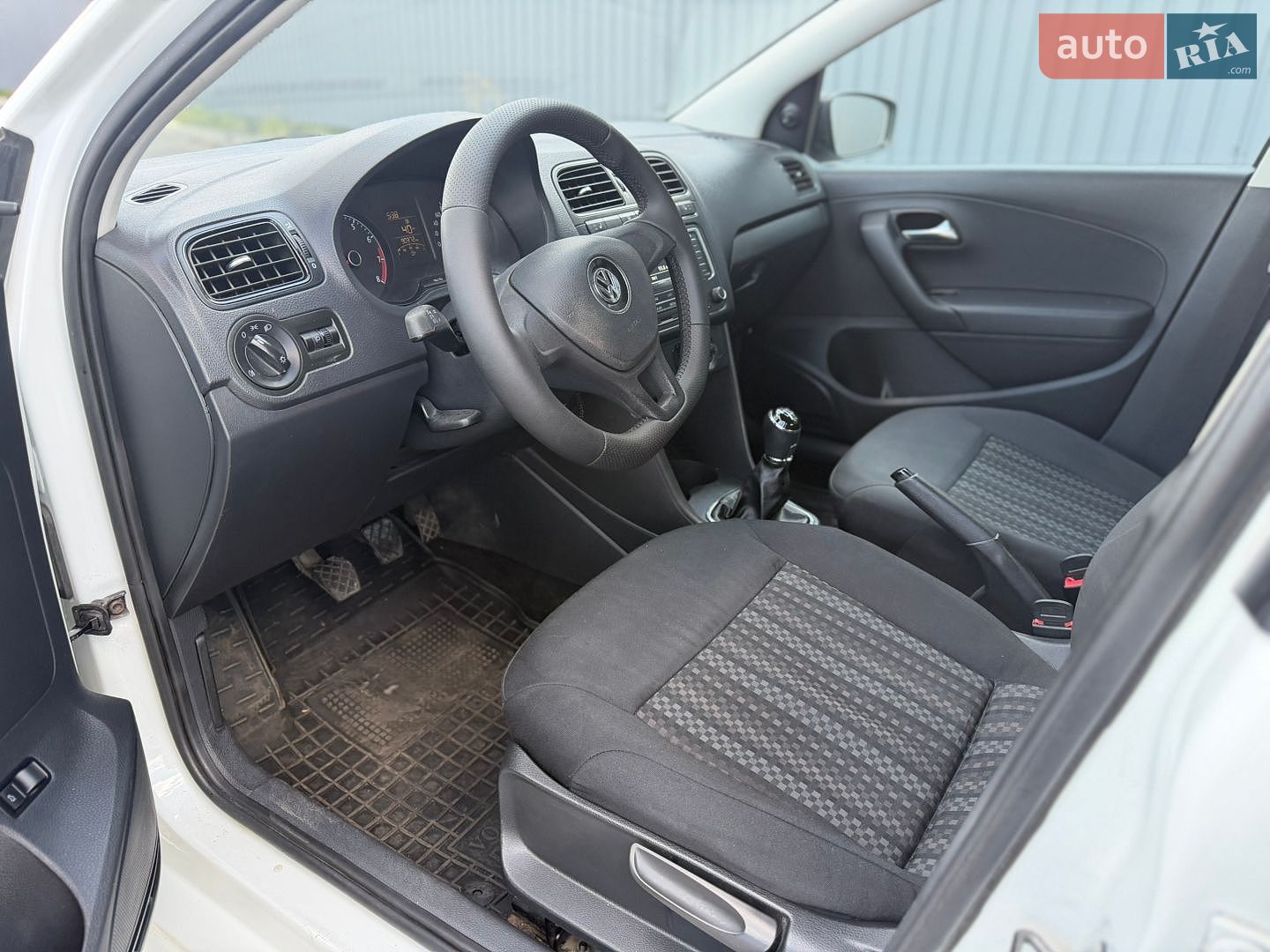 Volkswagen Polo 2019 VIN XW8ZZZ61ZLG012331 фото оголошення 11 з 17