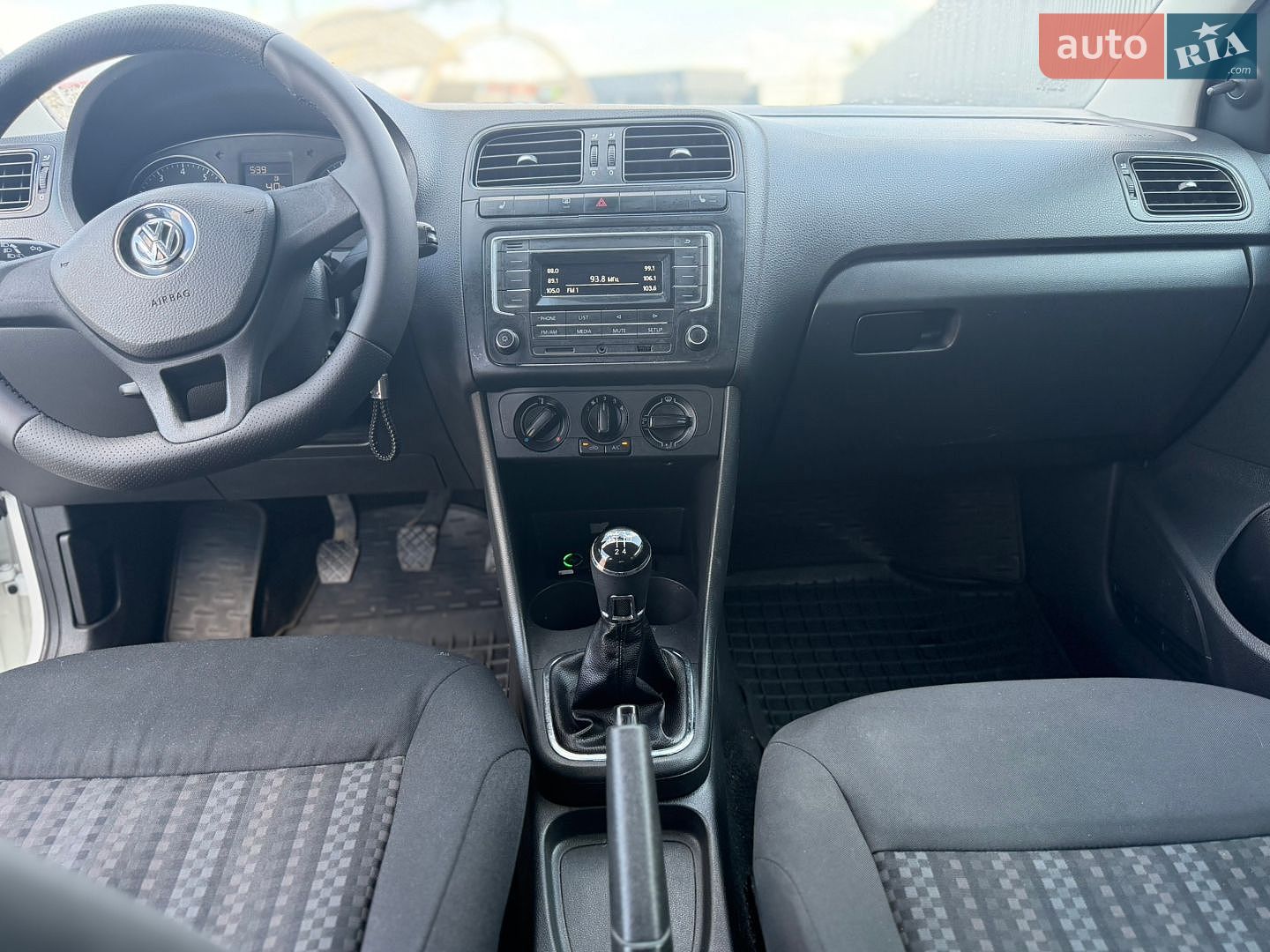 Volkswagen Polo 2019 VIN XW8ZZZ61ZLG012331 фото оголошення 12 з 17