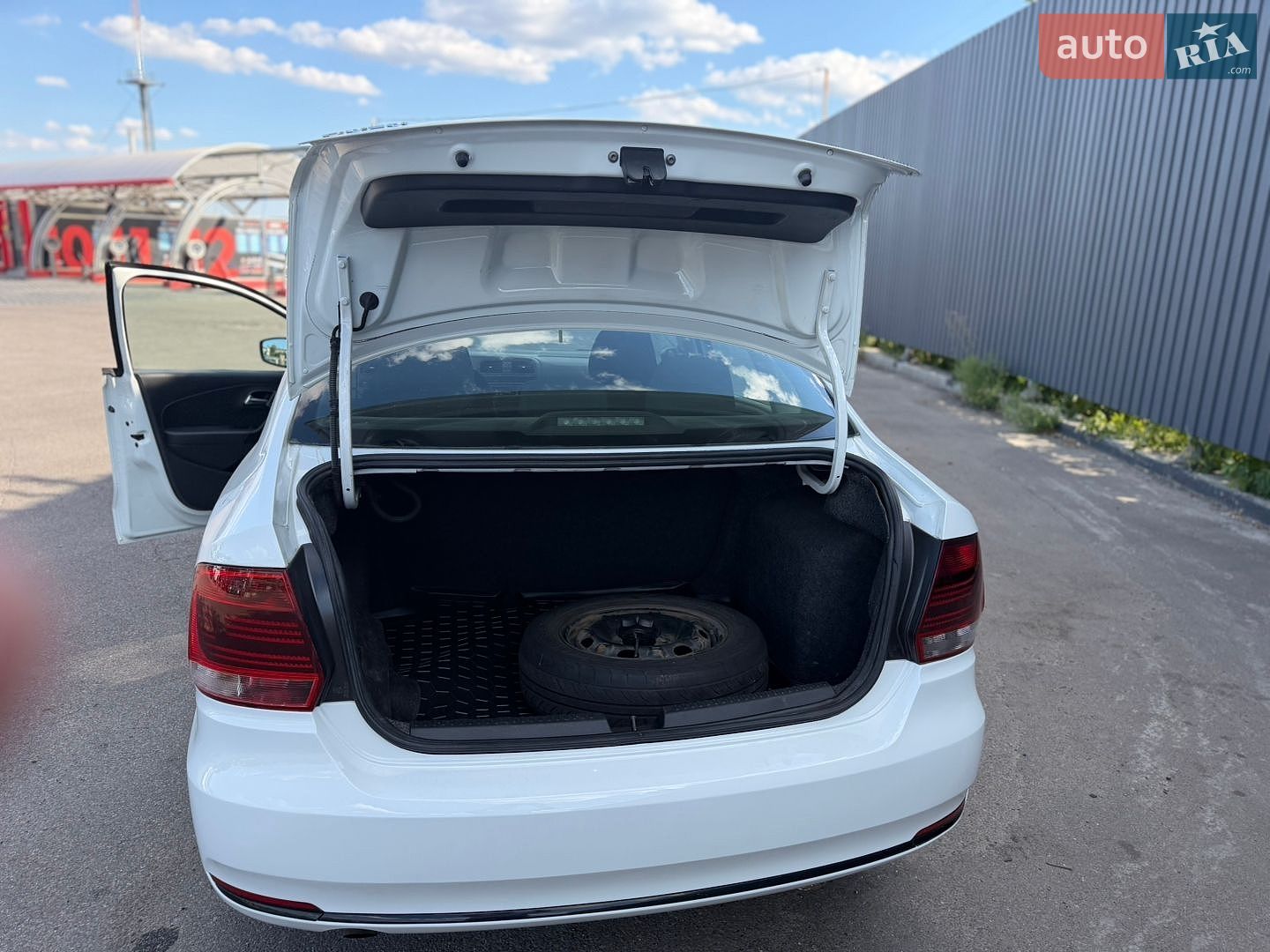 Volkswagen Polo 2019 VIN XW8ZZZ61ZLG012331 фото оголошення 17 з 17
