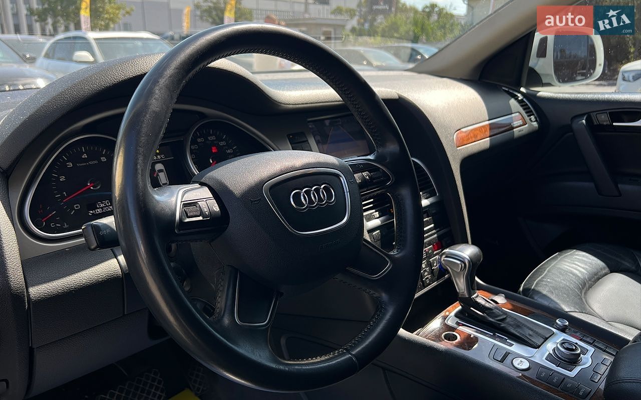 Audi Q7 2015 VIN WA1LGAFE1FD030010 фото оголошення 12 з 27