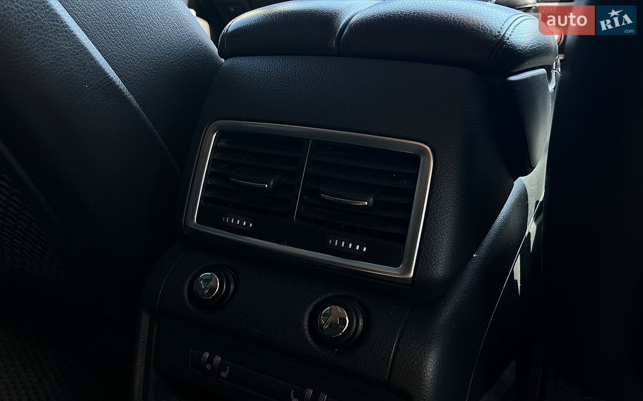 Audi Q7 2015 VIN WA1LGAFE1FD030010 фото оголошення 26 з 27