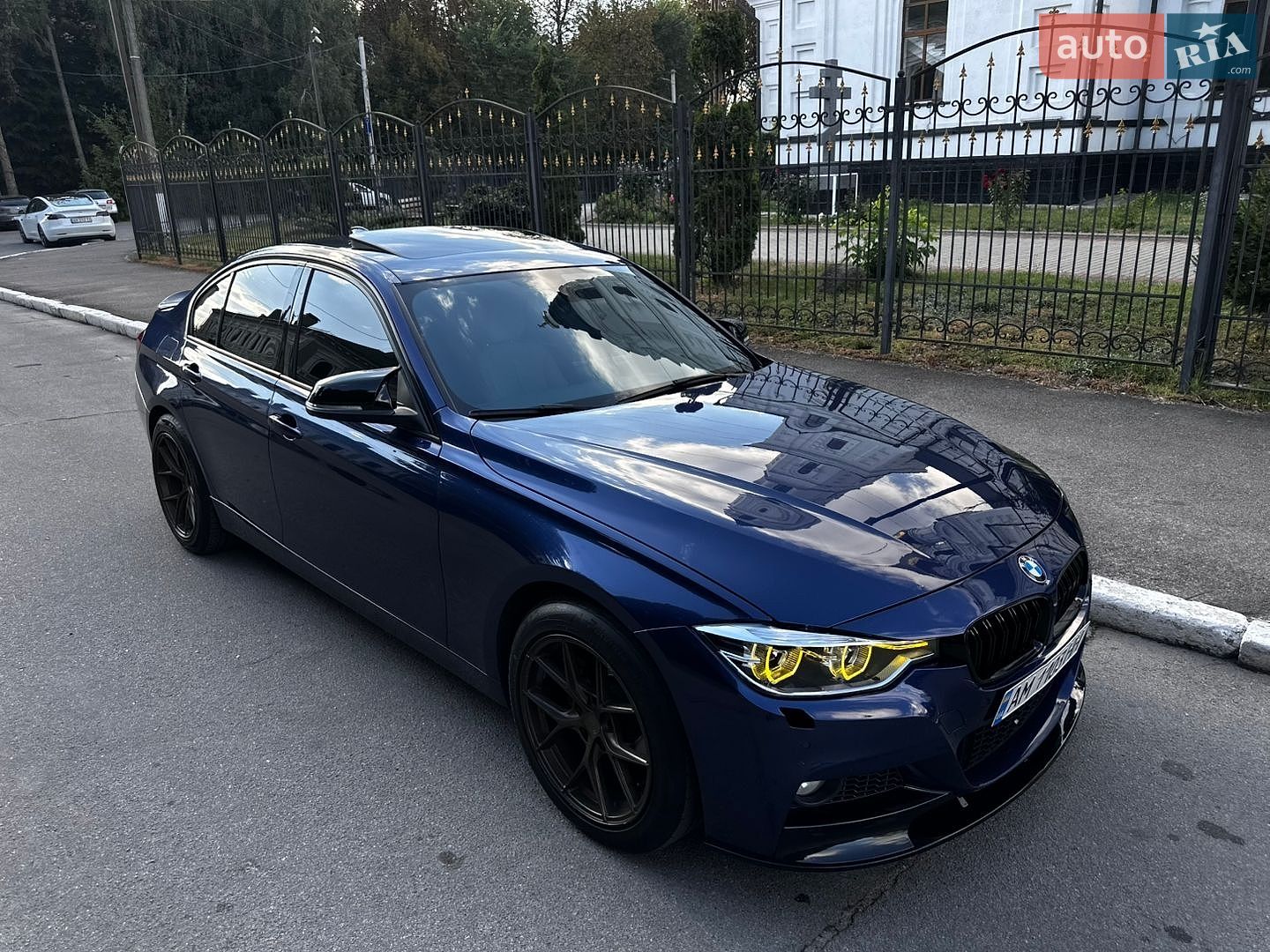 BMW 3 Series 2015 VIN WBA8E7C52GK415434 фото оголошення 4 з 33