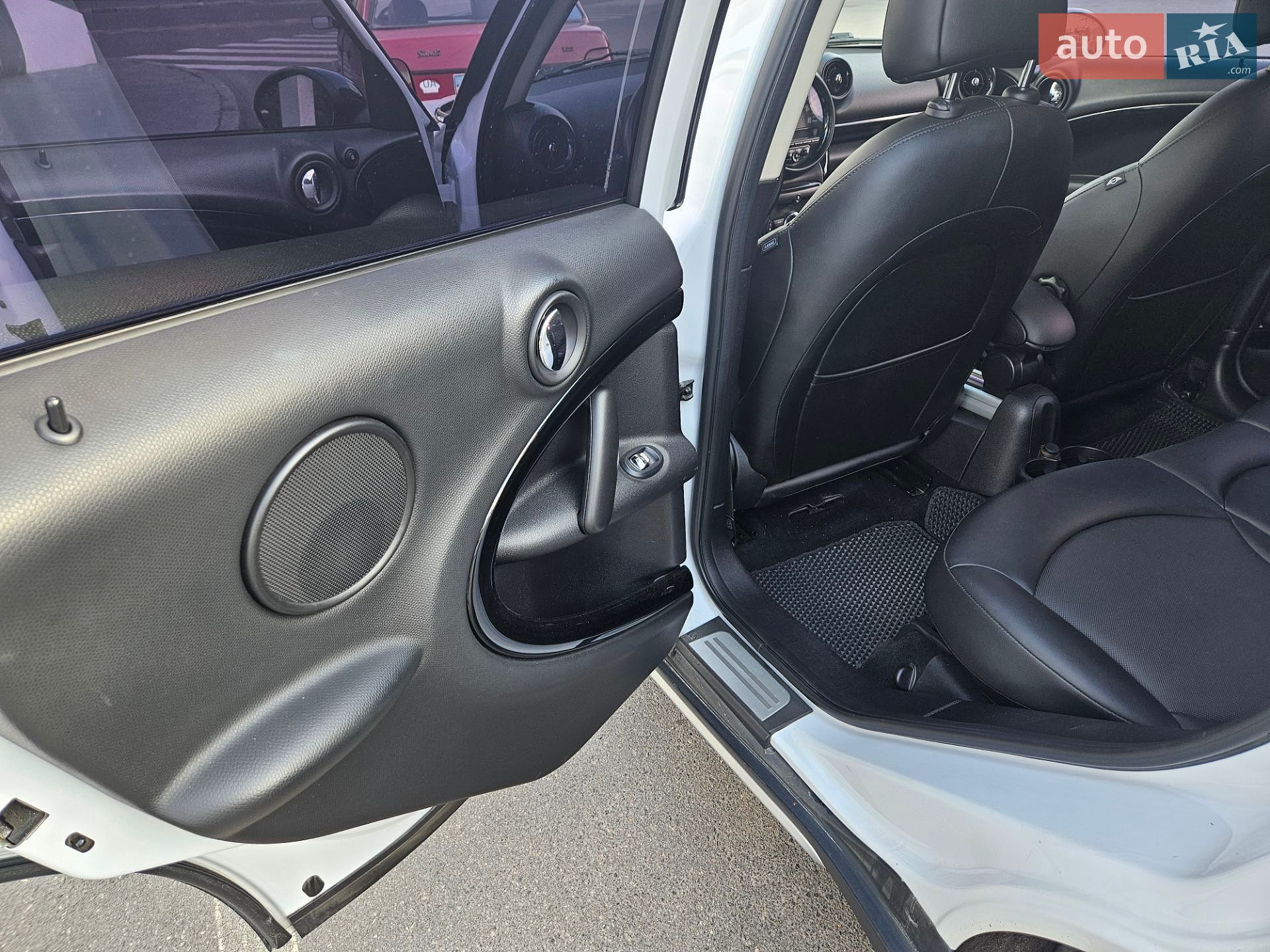 Mini Countryman 2016 VIN WMWZC5C51GWU04805 фото оголошення 10 з 11