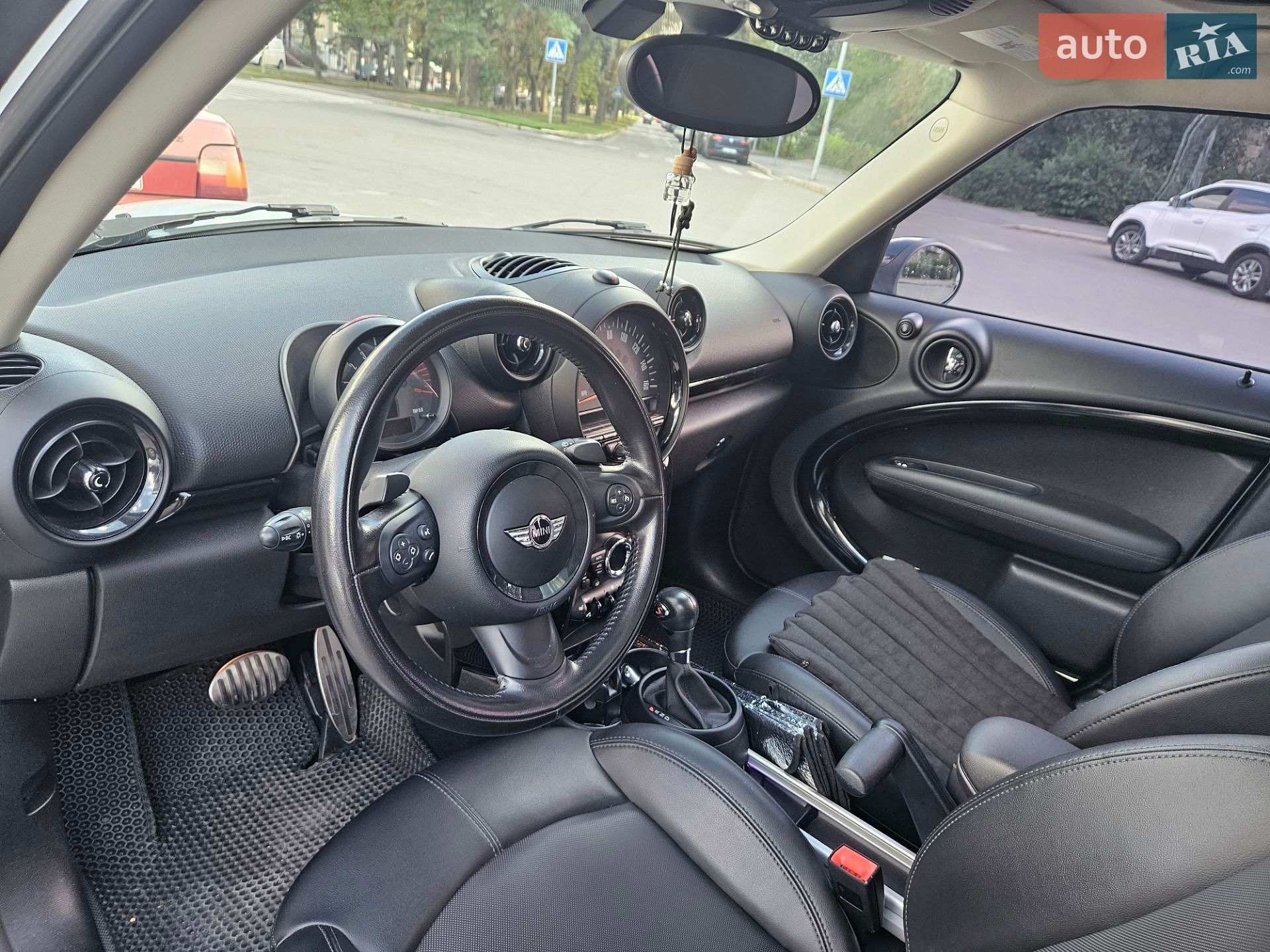 Mini Countryman 2016 VIN WMWZC5C51GWU04805 фото оголошення 7 з 11
