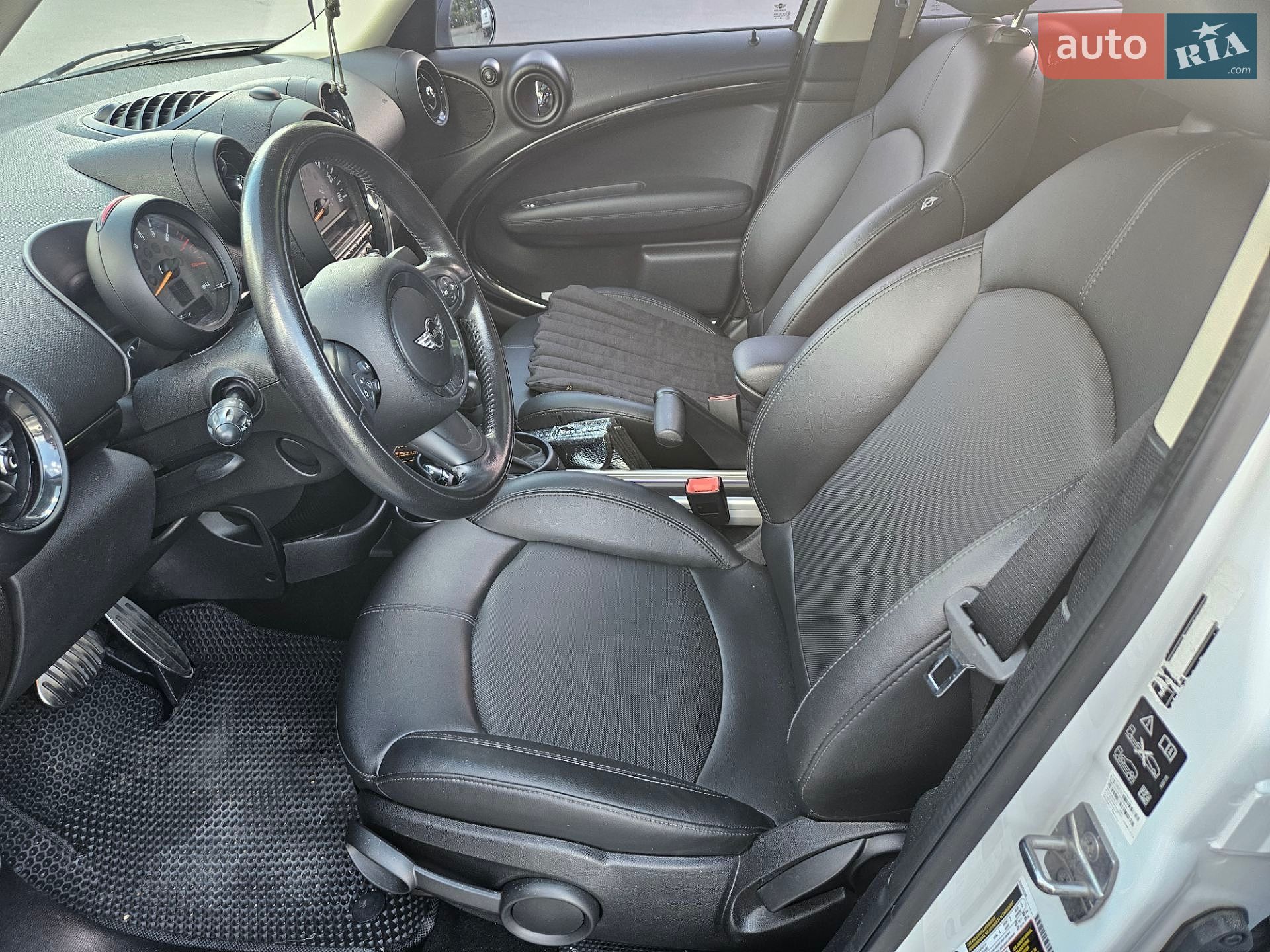 Mini Countryman 2016 VIN WMWZC5C51GWU04805 фото оголошення 8 з 11