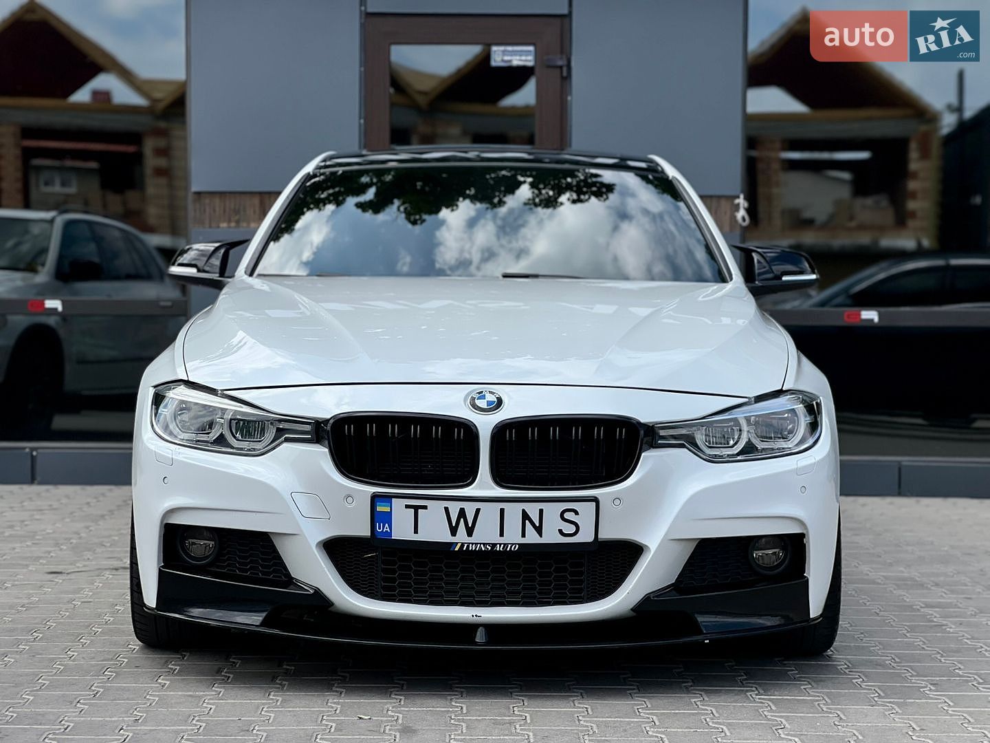 BMW 3 Series 2017 VIN WBA8B9G36HNU54394 фото оголошення 2 з 32
