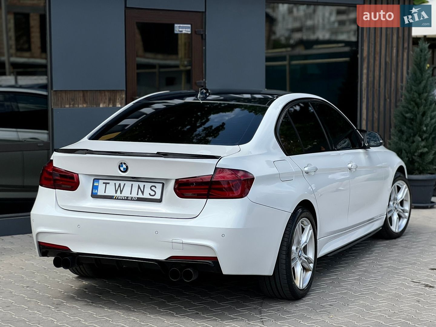 BMW 3 Series 2017 VIN WBA8B9G36HNU54394 фото оголошення 4 з 32