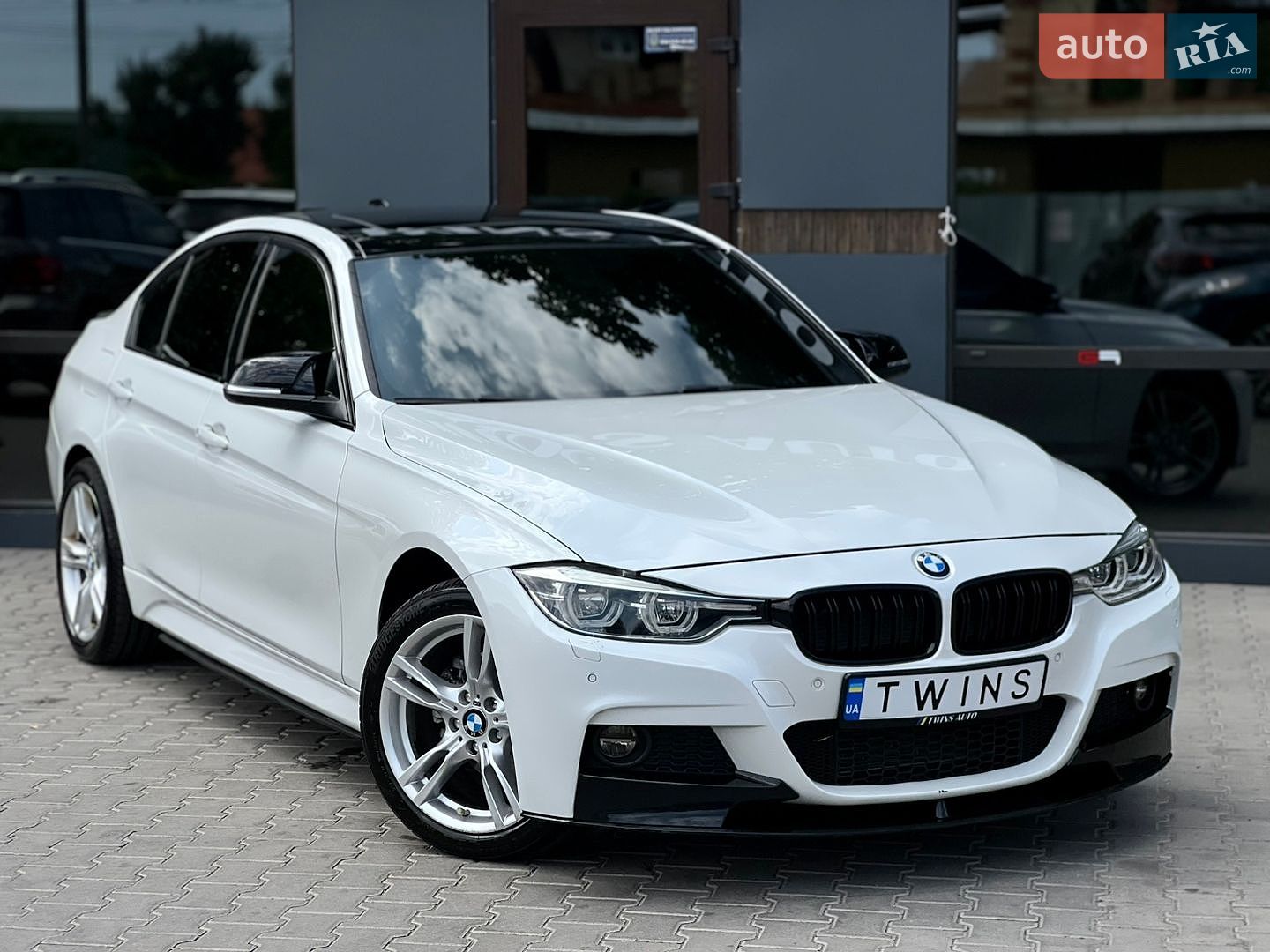 BMW 3 Series 2017 VIN WBA8B9G36HNU54394 фото оголошення 3 з 32