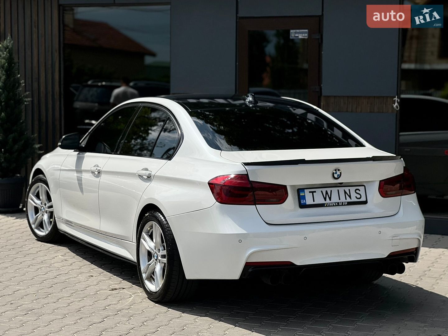 BMW 3 Series 2017 VIN WBA8B9G36HNU54394 фото оголошення 6 з 32