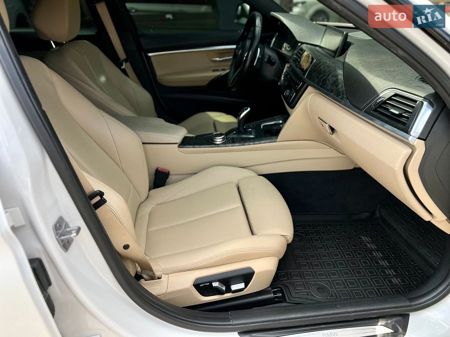BMW 3 Series 2017 VIN WBA8B9G36HNU54394 фото оголошення 7 з 32