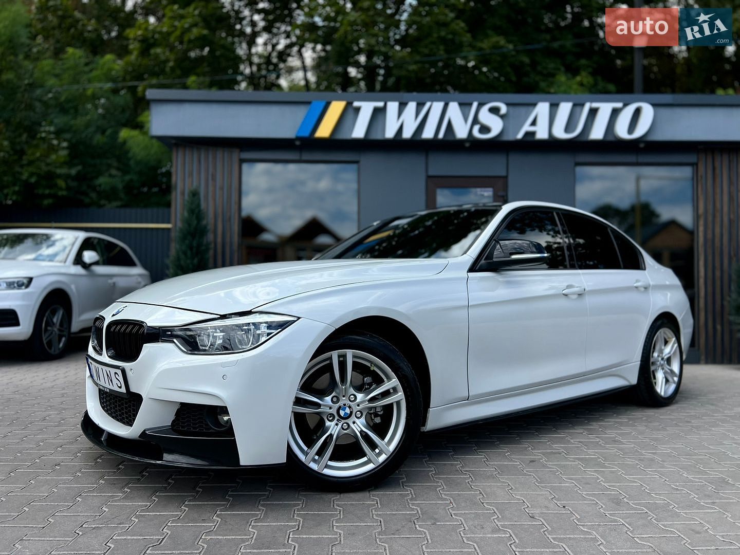 BMW 3 Series 2017 VIN WBA8B9G36HNU54394 фото оголошення 12 з 32