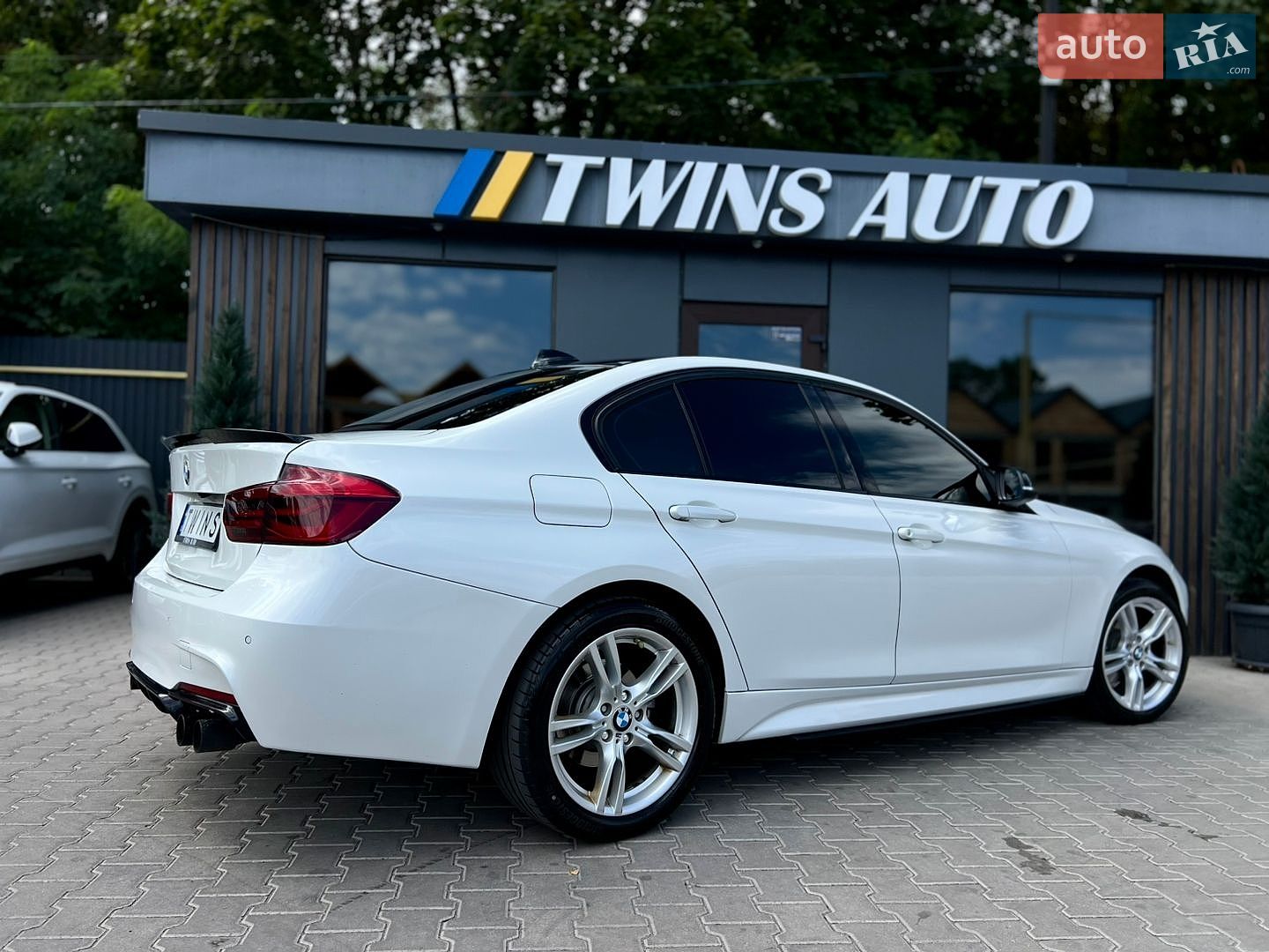 BMW 3 Series 2017 VIN WBA8B9G36HNU54394 фото оголошення 19 з 32