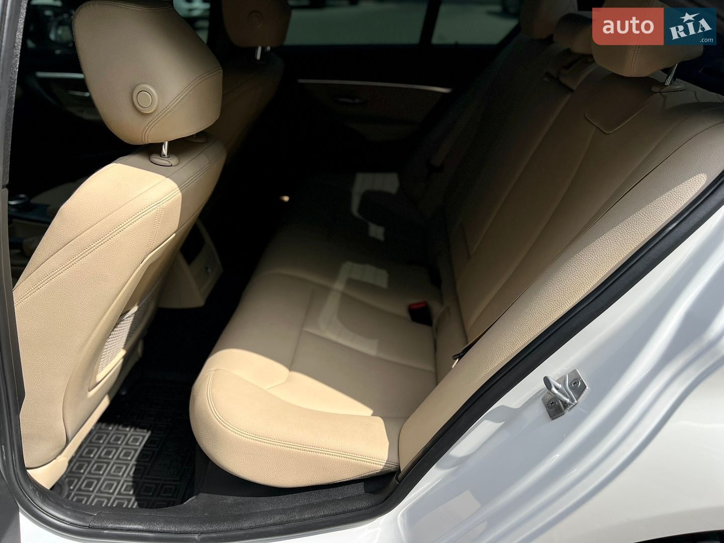 BMW 3 Series 2017 VIN WBA8B9G36HNU54394 фото оголошення 27 з 32