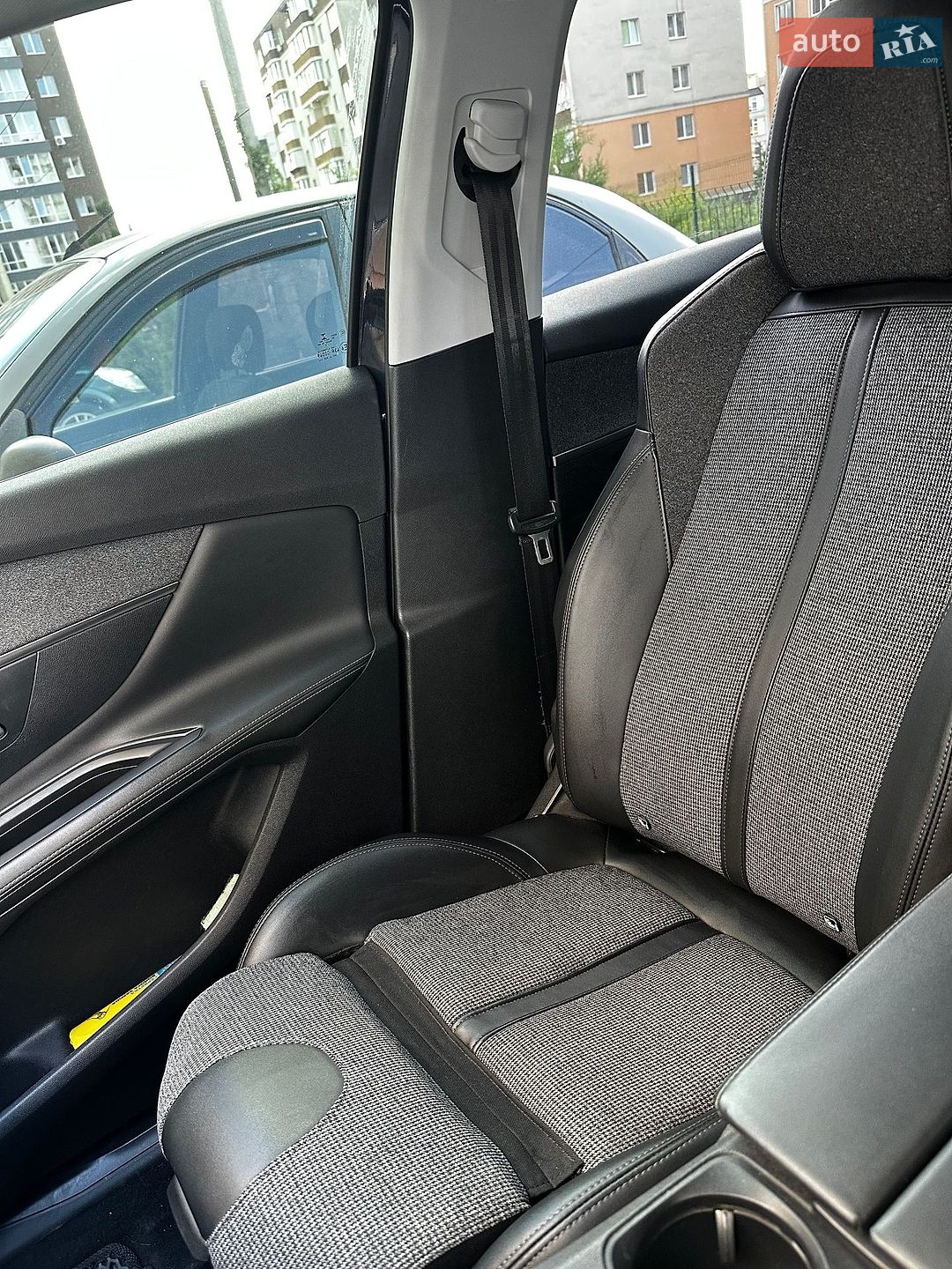 Peugeot 3008 2019 VIN VF3MCYHZRKS224010 фото оголошення 17 з 20