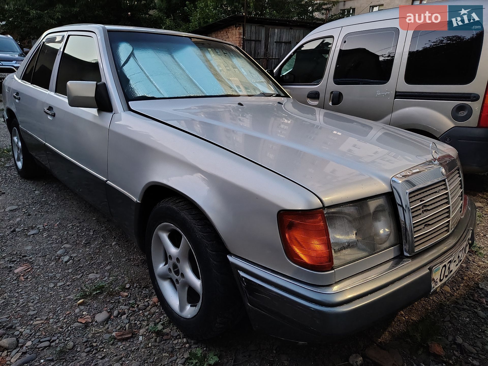 Mercedes-Benz E-Class 1992 VIN WDB1241251B700355 фото оголошення 3 з 45