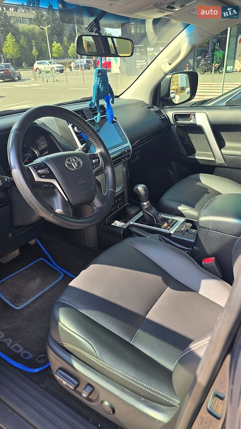 Toyota Land Cruiser Prado 2019 VIN JTEBR3FJ70K145004 фото оголошення 2 з 6
