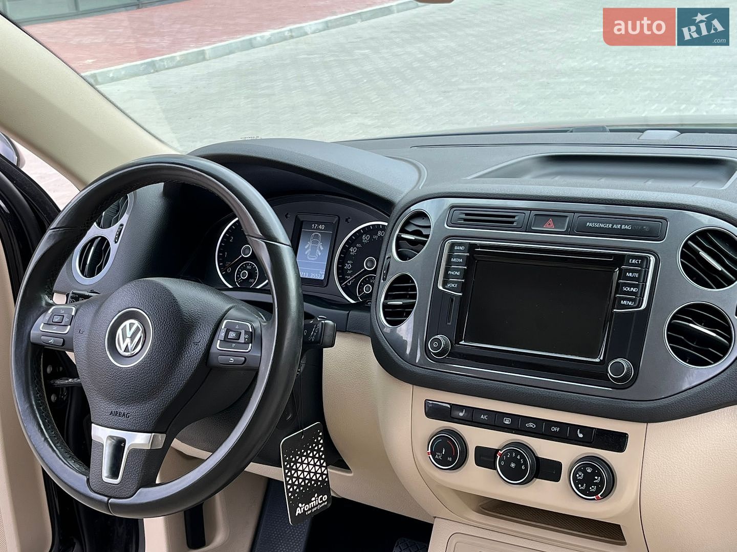 Volkswagen Tiguan 2017 VIN WVGSV7AX1HK032546 фото оголошення 23 з 43