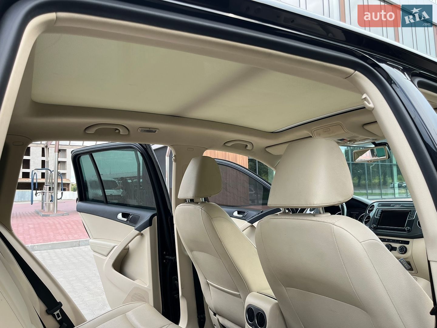 Volkswagen Tiguan 2017 VIN WVGSV7AX1HK032546 фото оголошення 36 з 43