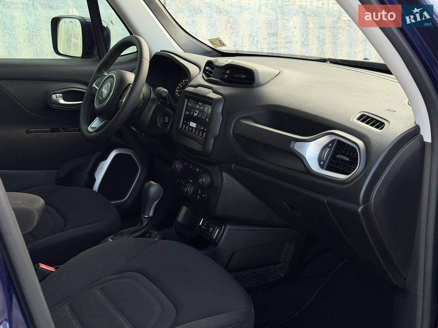 Jeep Renegade 2020 VIN ZACNJABBXLPL72089 фото оголошення 32 з 35