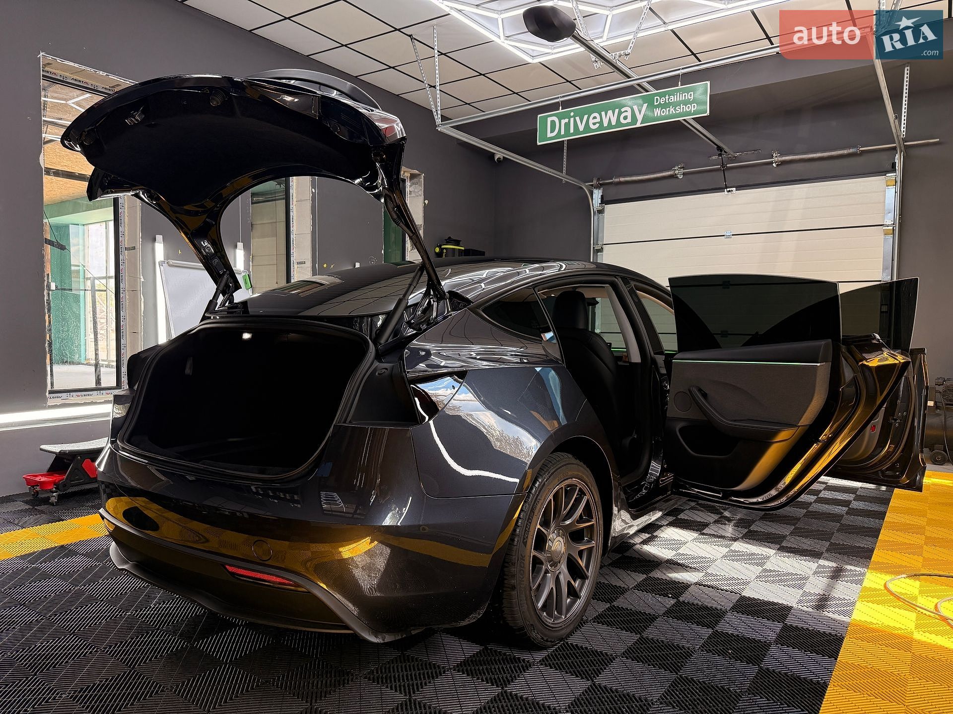 Tesla Model 3 2025 VIN 5YJ3E1EA6SF021557 фото оголошення 38 з 78