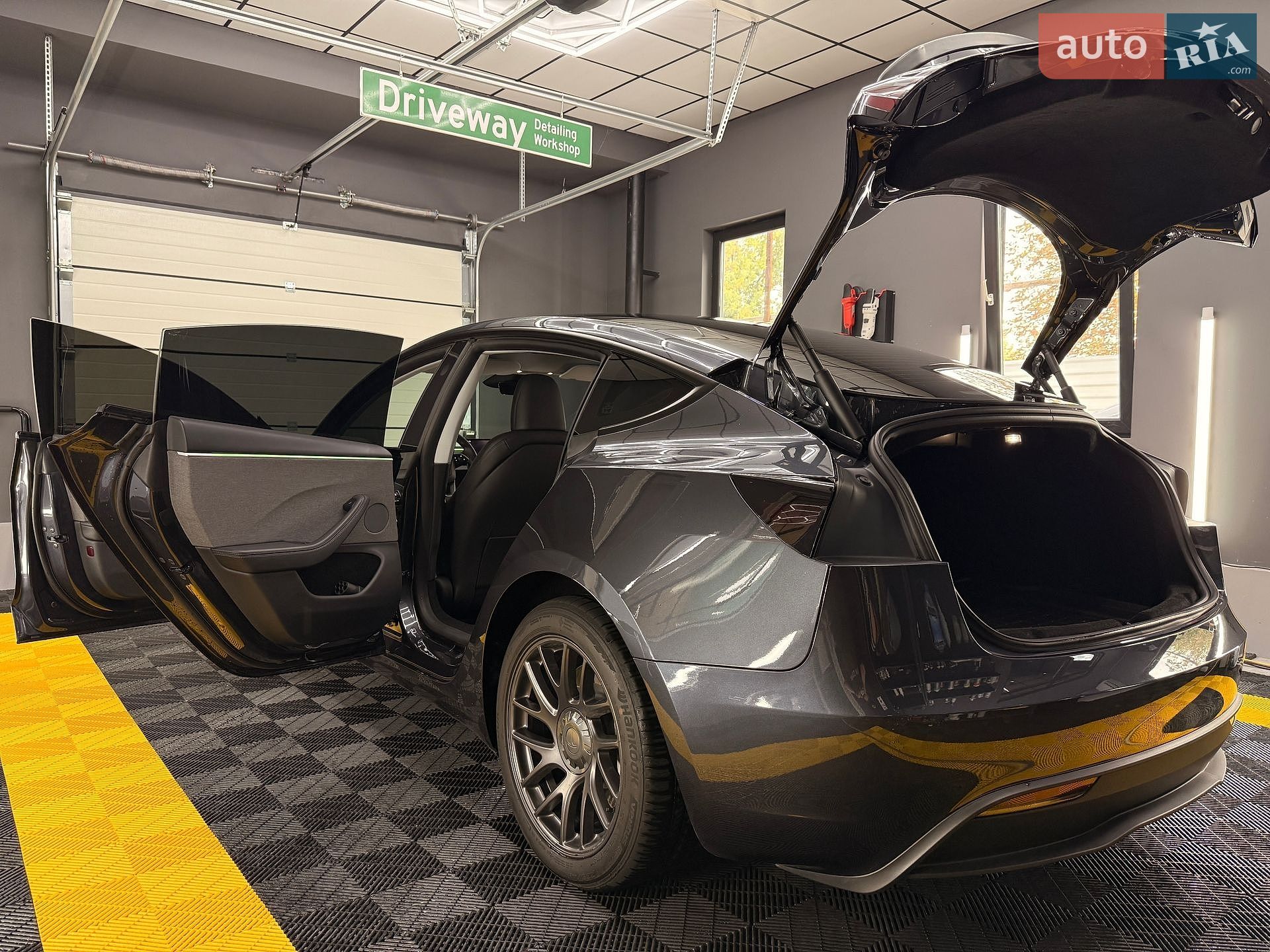 Tesla Model 3 2025 VIN 5YJ3E1EA6SF021557 фото оголошення 39 з 78