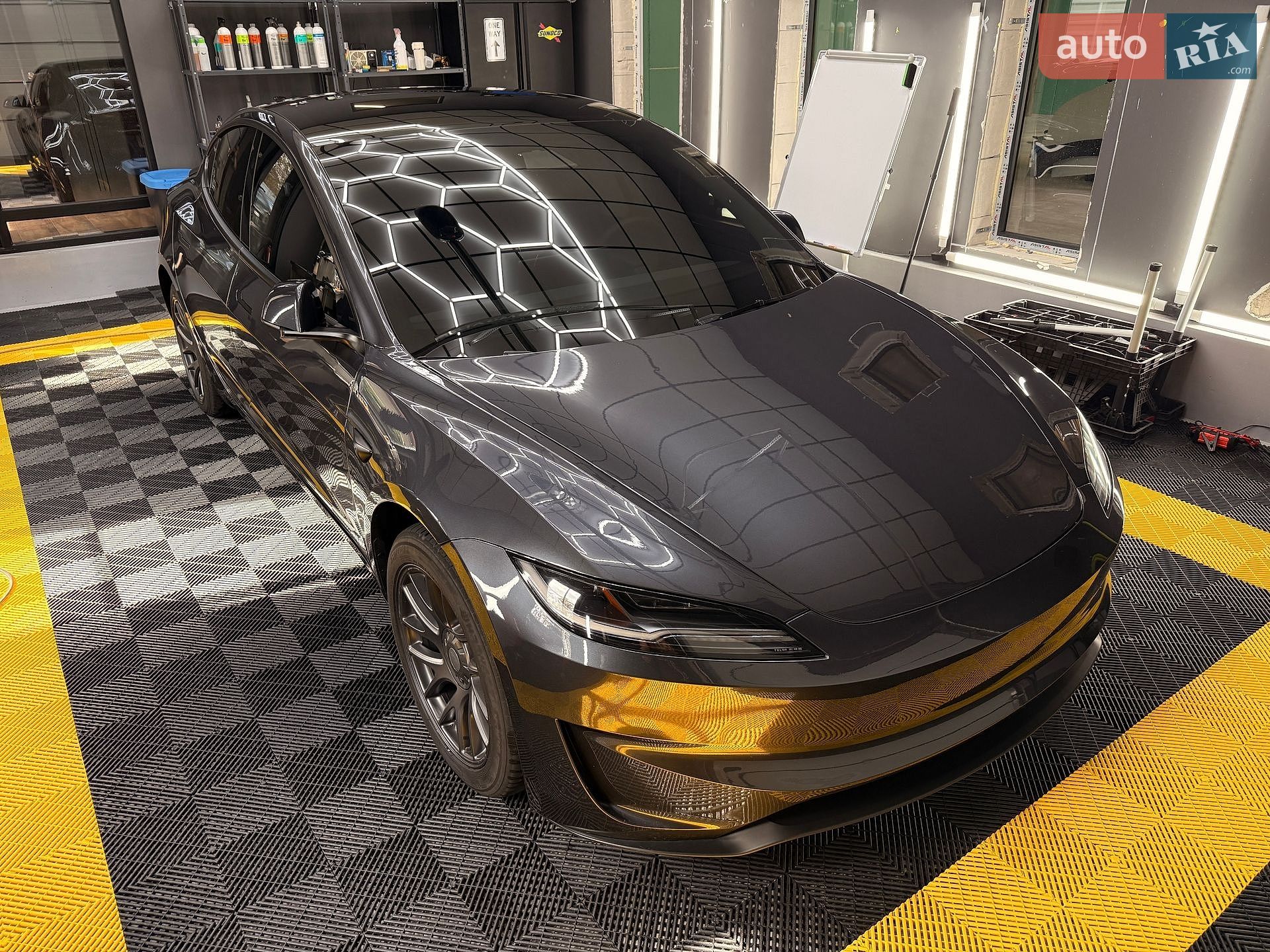 Tesla Model 3 2025 VIN 5YJ3E1EA6SF021557 фото оголошення 9 з 78