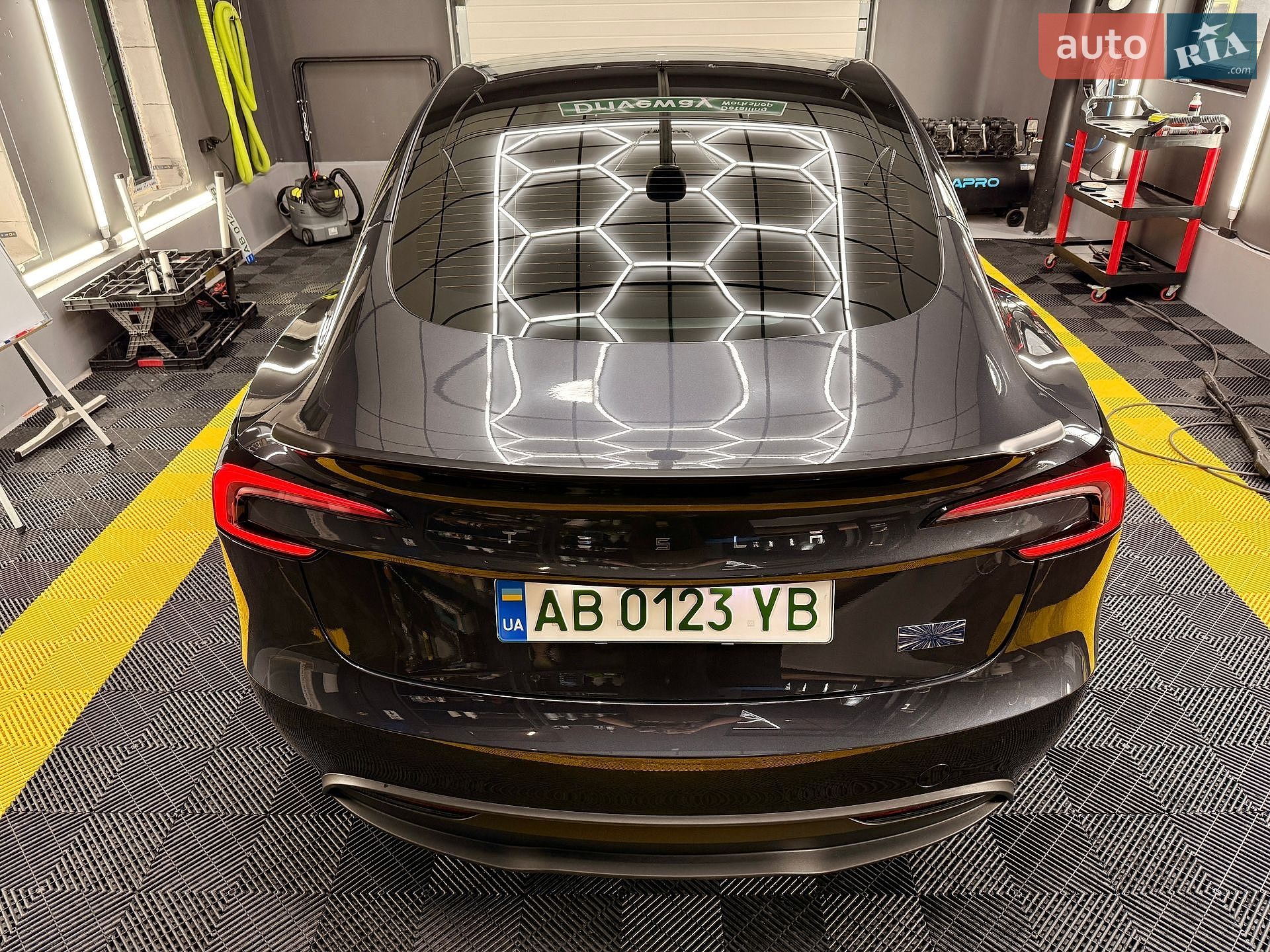 Tesla Model 3 2025 VIN 5YJ3E1EA6SF021557 фото оголошення 24 з 78