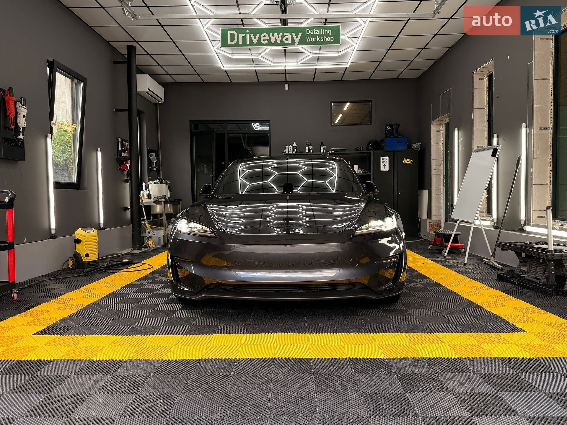 Tesla Model 3 2025 VIN 5YJ3E1EA6SF021557 фото оголошення 3 з 78
