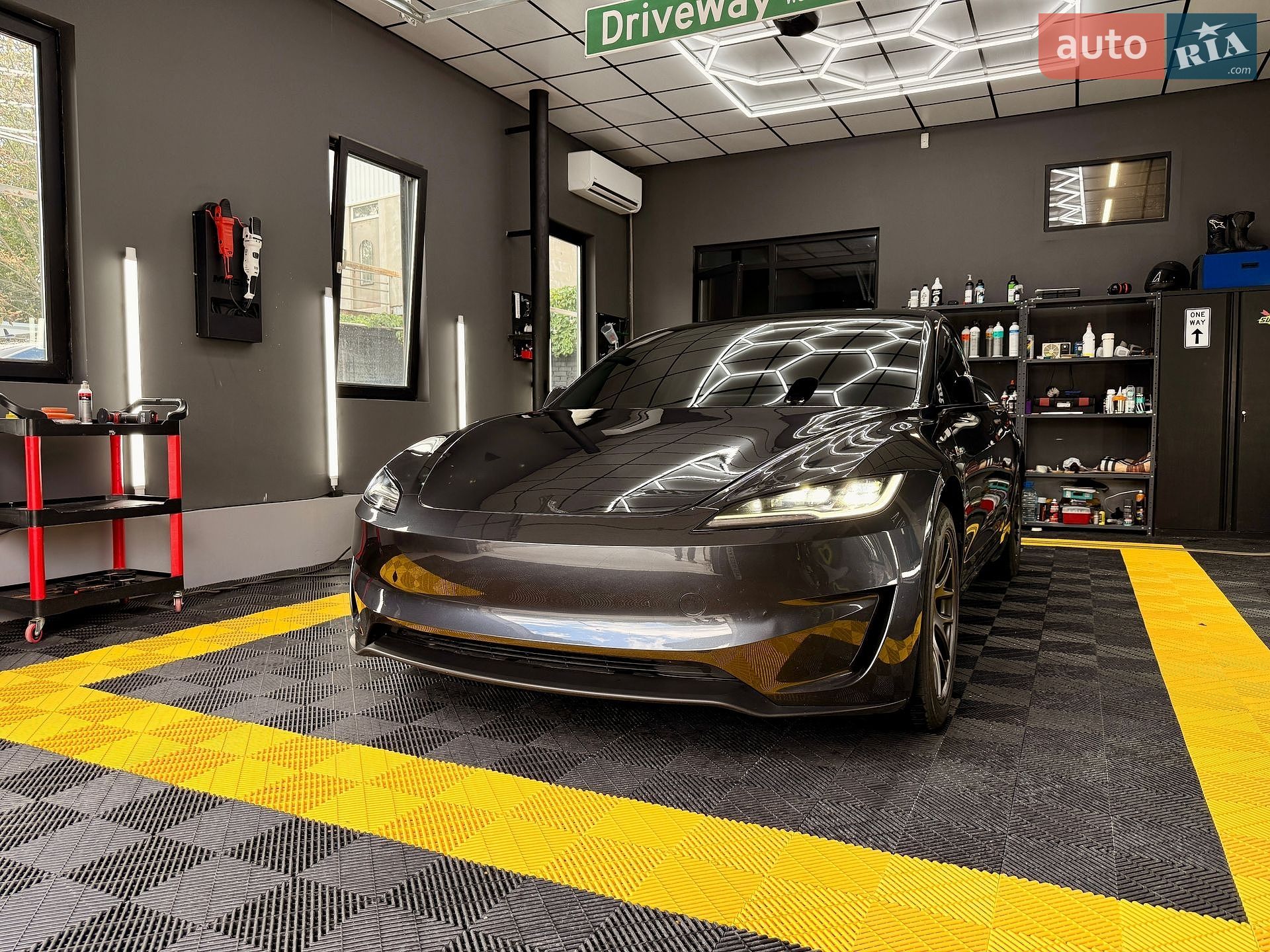 Tesla Model 3 2025 VIN 5YJ3E1EA6SF021557 фото оголошення 6 з 78