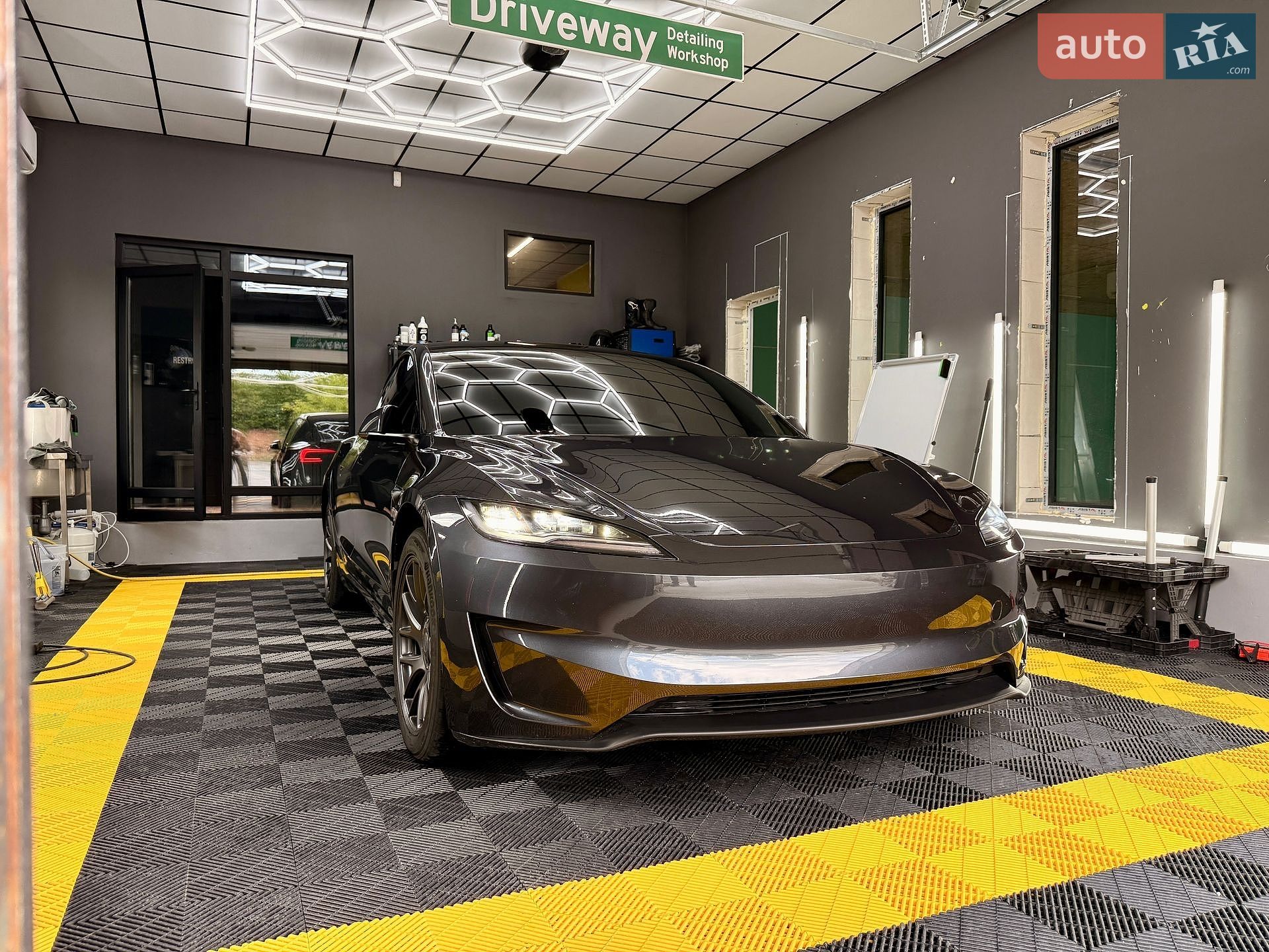 Tesla Model 3 2025 VIN 5YJ3E1EA6SF021557 фото оголошення 7 з 78