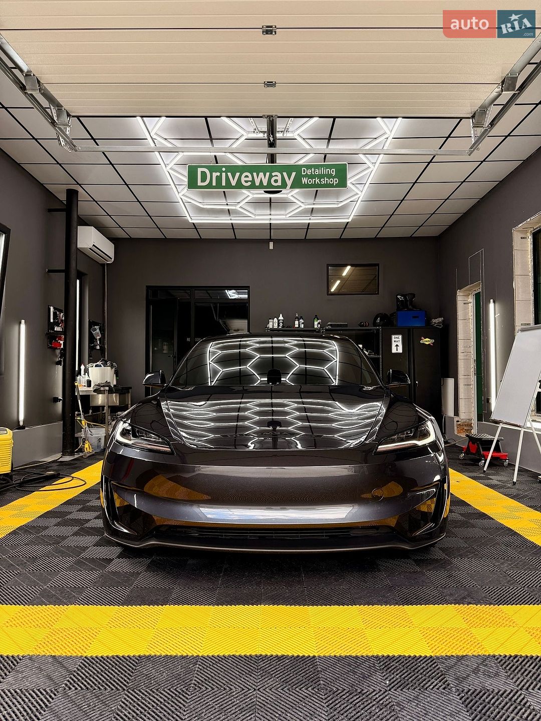 Tesla Model 3 2025 VIN 5YJ3E1EA6SF021557 фото оголошення 18 з 78