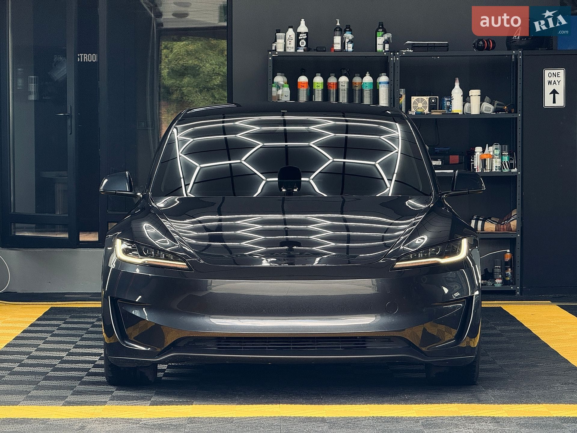 Tesla Model 3 2025 VIN 5YJ3E1EA6SF021557 фото оголошення 4 з 78