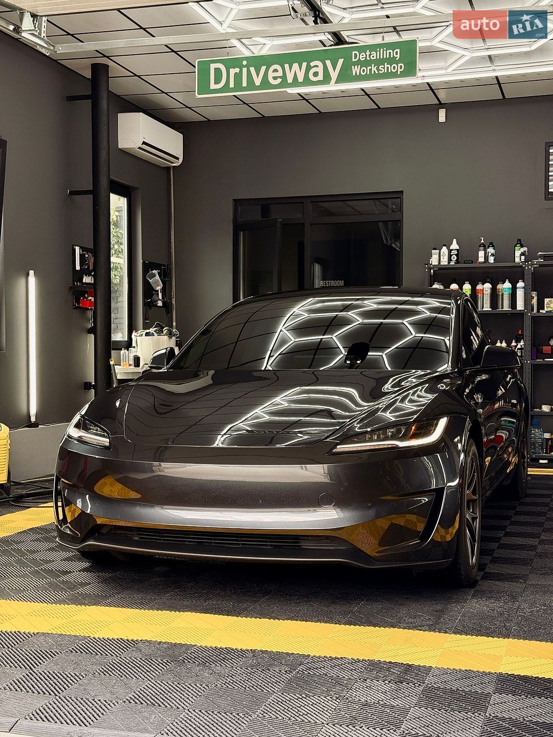 Tesla Model 3 2025 VIN 5YJ3E1EA6SF021557 фото оголошення 5 з 78