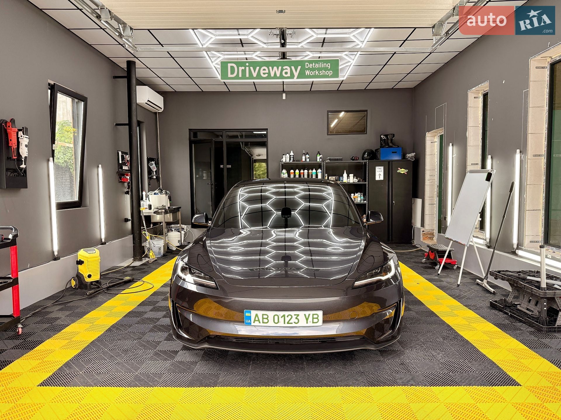 Tesla Model 3 2025 VIN 5YJ3E1EA6SF021557 фото оголошення 13 з 78