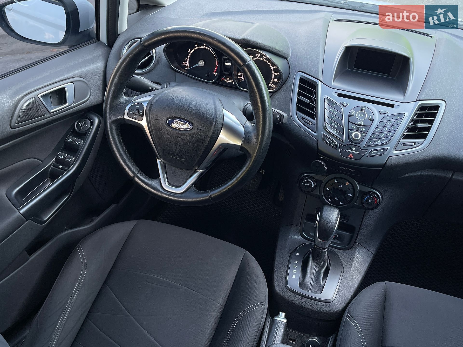 Ford Fiesta 2017 VIN WF0DXXGAKDHM02413 фото оголошення 15 з 37
