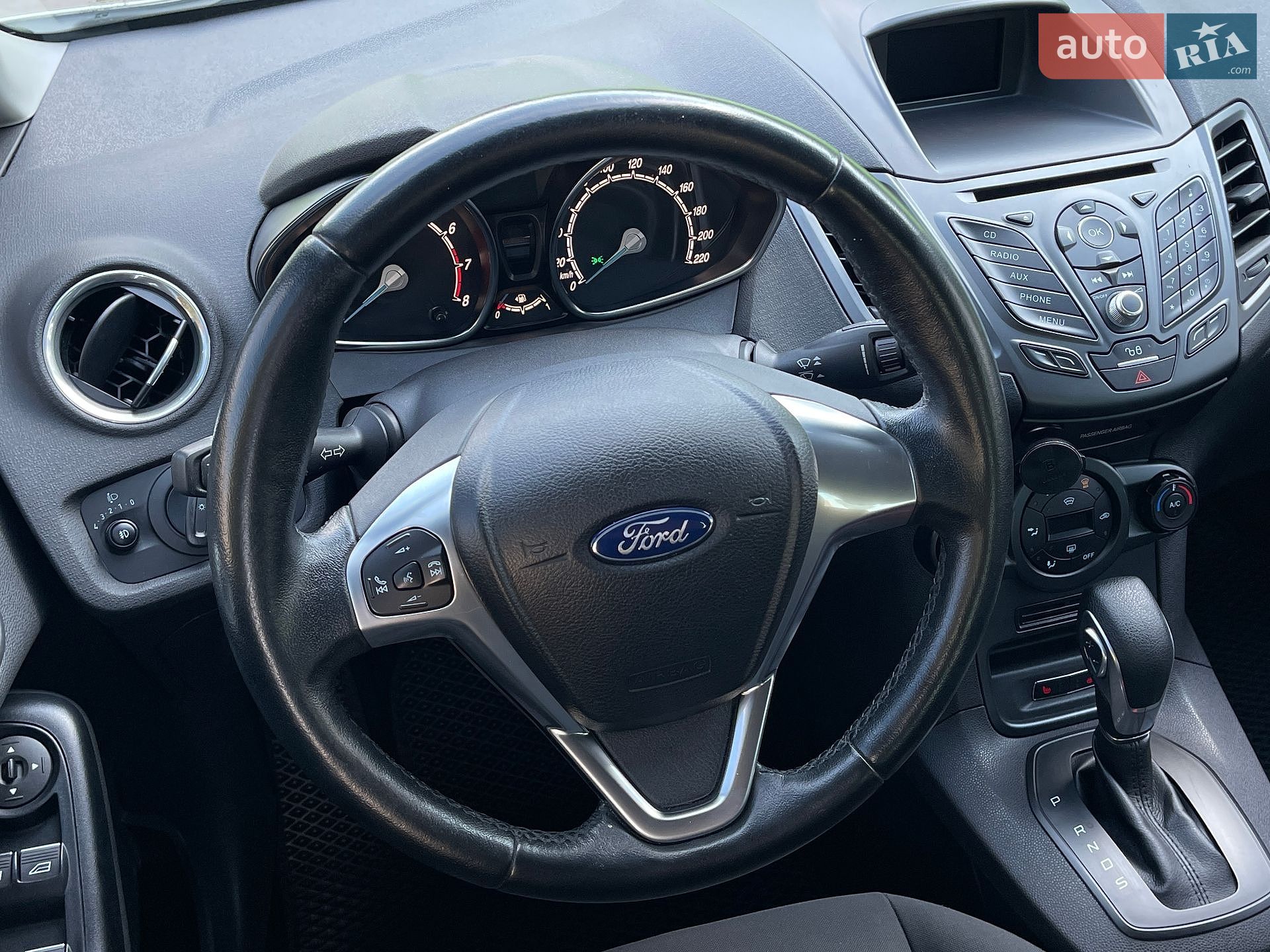 Ford Fiesta 2017 VIN WF0DXXGAKDHM02413 фото оголошення 17 з 37