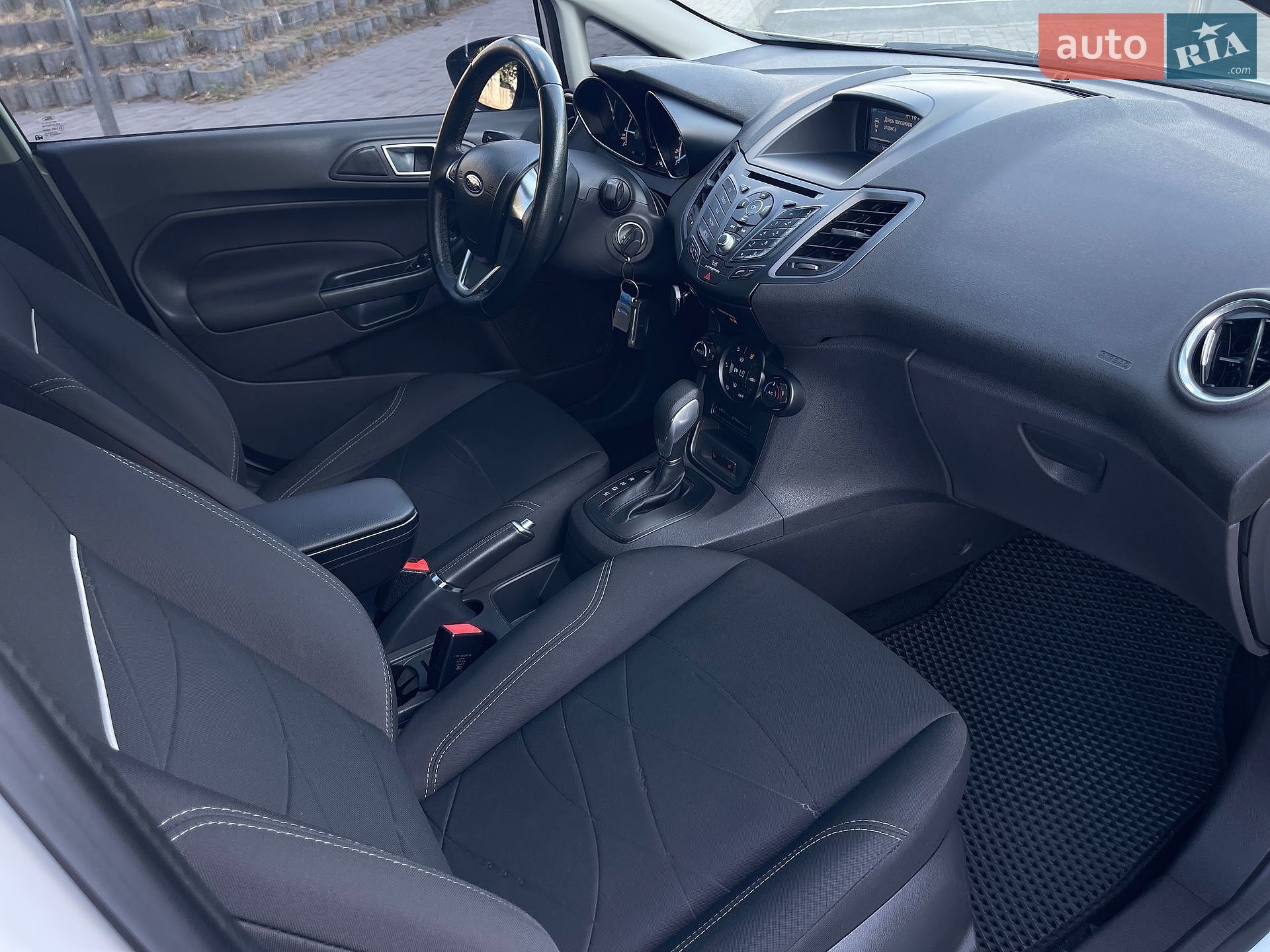 Ford Fiesta 2017 VIN WF0DXXGAKDHM02413 фото оголошення 24 з 37