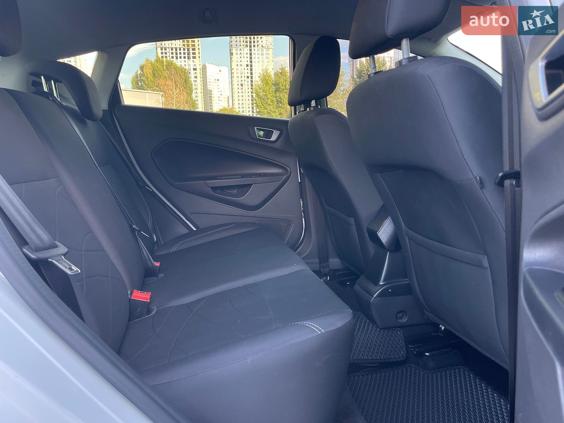 Ford Fiesta 2017 VIN WF0DXXGAKDHM02413 фото оголошення 27 з 37