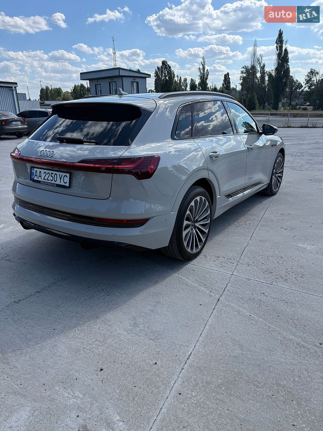 Audi e-tron 2021 VIN WAUZZZGEXMB038779 фото оголошення 5 з 11