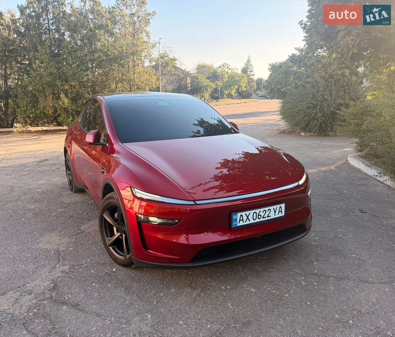 Tesla Model Y 2025 VIN 7SAYGDEE5TF329828 фото оголошення 8 з 37
