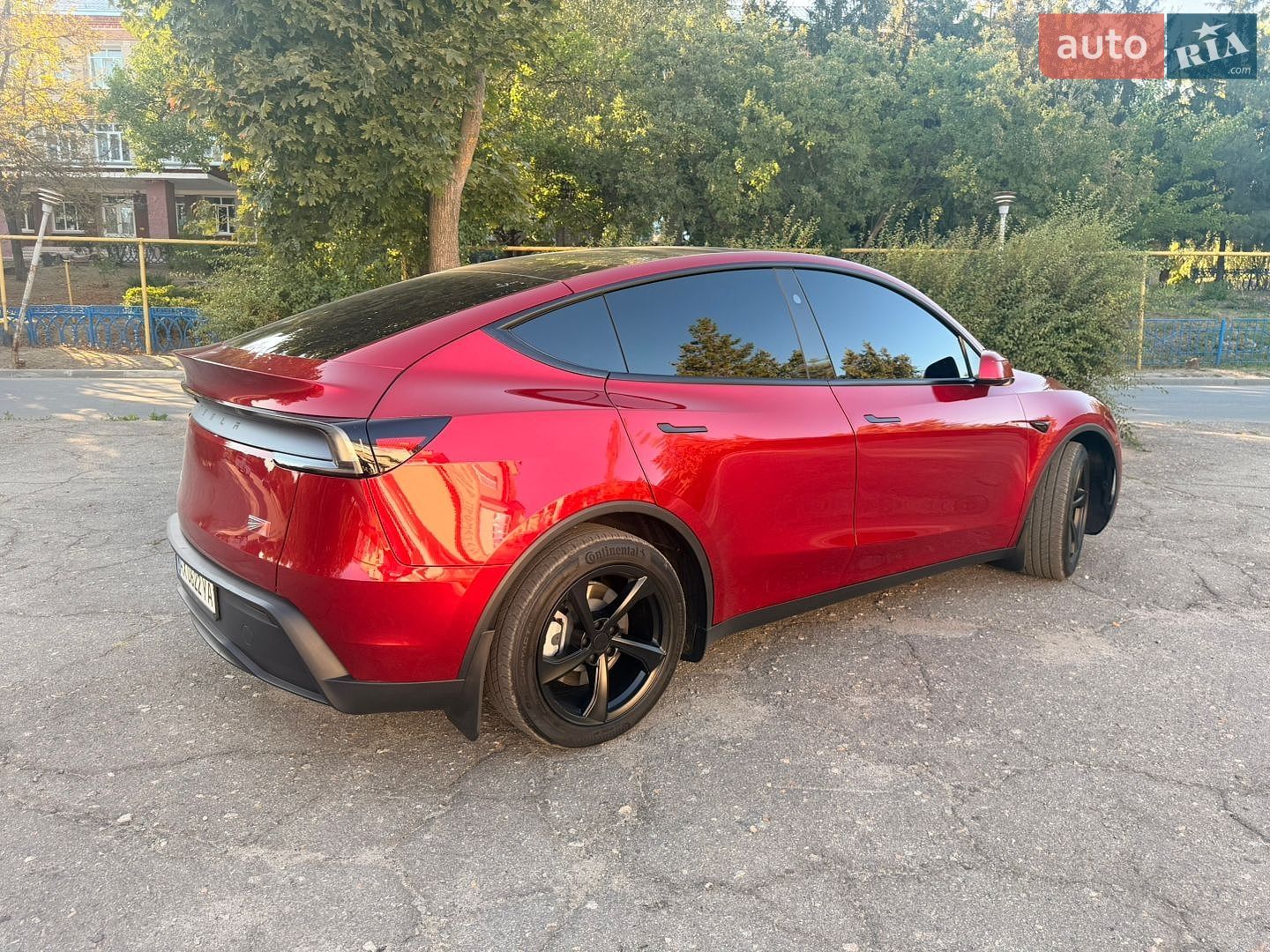 Tesla Model Y 2025 VIN 7SAYGDEE5TF329828 фото оголошення 11 з 37