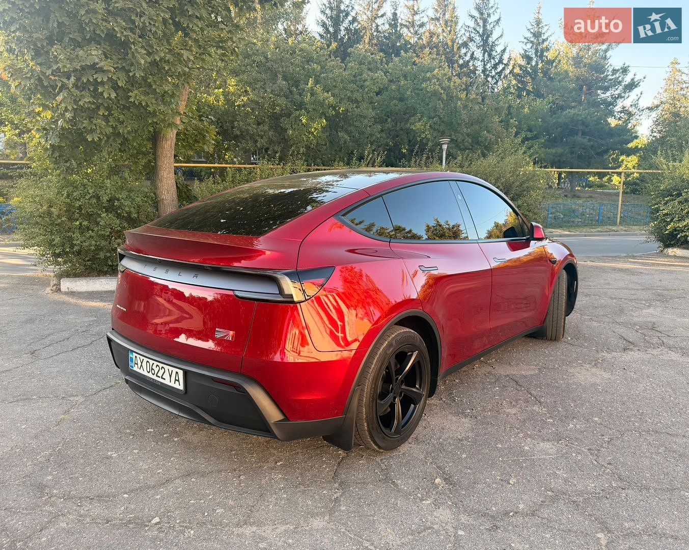 Tesla Model Y 2025 VIN 7SAYGDEE5TF329828 фото оголошення 13 з 37